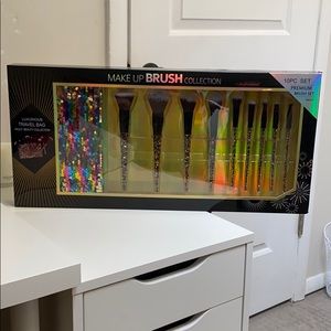 Luxurious travel bag multi-brush collection! NWT